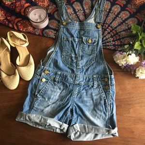 American eagle outfitters rolled overal shorts